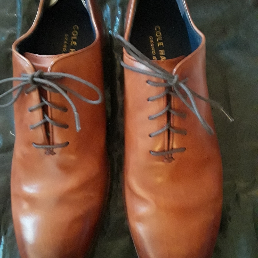 SHOES - Picture 2 of 3